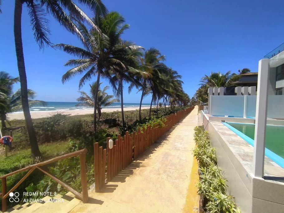 Linda casa beira mar com piscina privativa próximo a Guarajuba