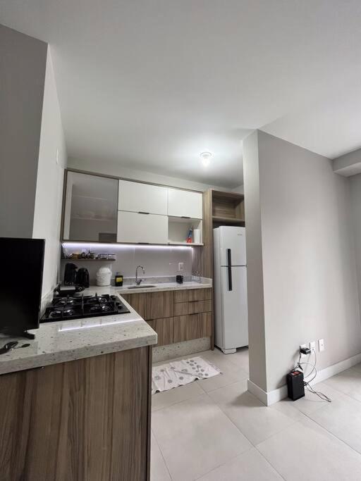 Apartamento 2 Suítes com piscina e churrasqueira, ao lado da UFSC
