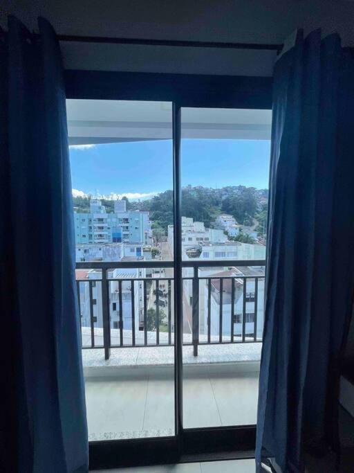Apartamento 2 Suítes com piscina e churrasqueira, ao lado da UFSC