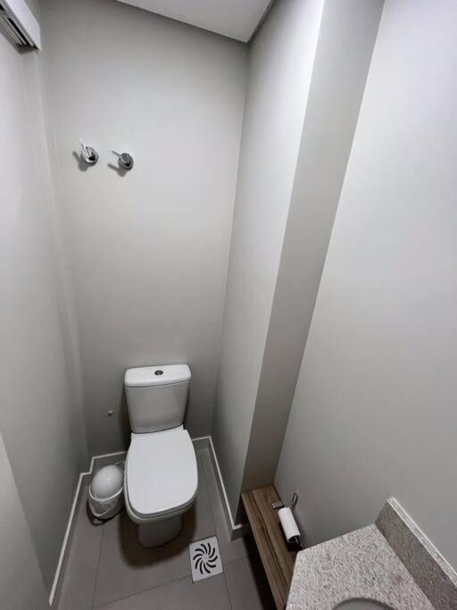Apartamento 2 Suítes com piscina e churrasqueira, ao lado da UFSC