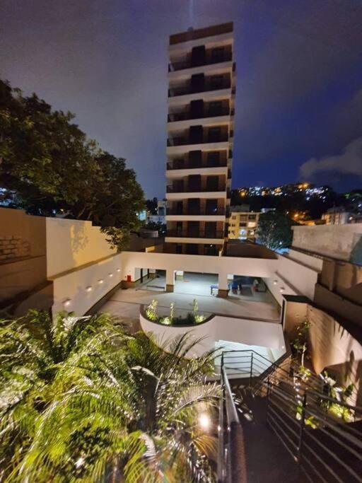 Apartamento 2 Suítes com piscina e churrasqueira, ao lado da UFSC