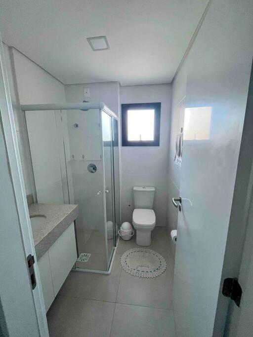 Apartamento 2 Suítes com piscina e churrasqueira, ao lado da UFSC
