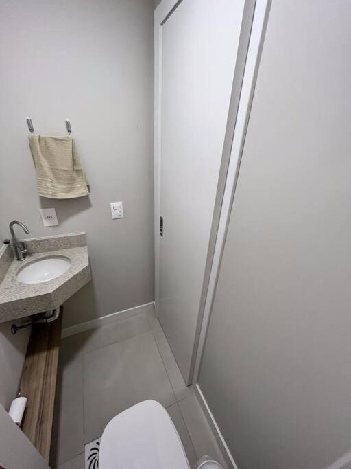 Apartamento 2 Suítes com piscina e churrasqueira, ao lado da UFSC