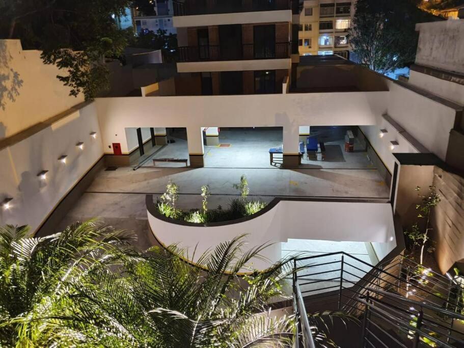Apartamento 2 Suítes com piscina e churrasqueira, ao lado da UFSC