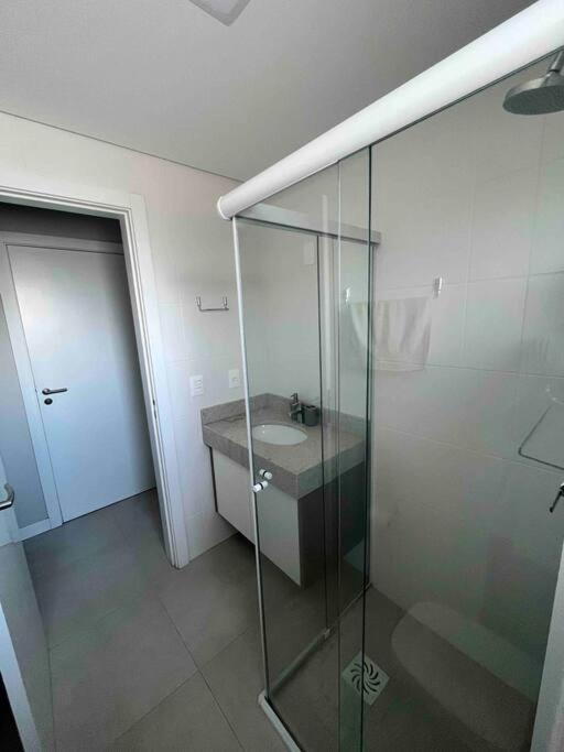 Apartamento 2 Suítes com piscina e churrasqueira, ao lado da UFSC