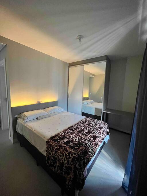 Apartamento 2 Suítes com piscina e churrasqueira, ao lado da UFSC