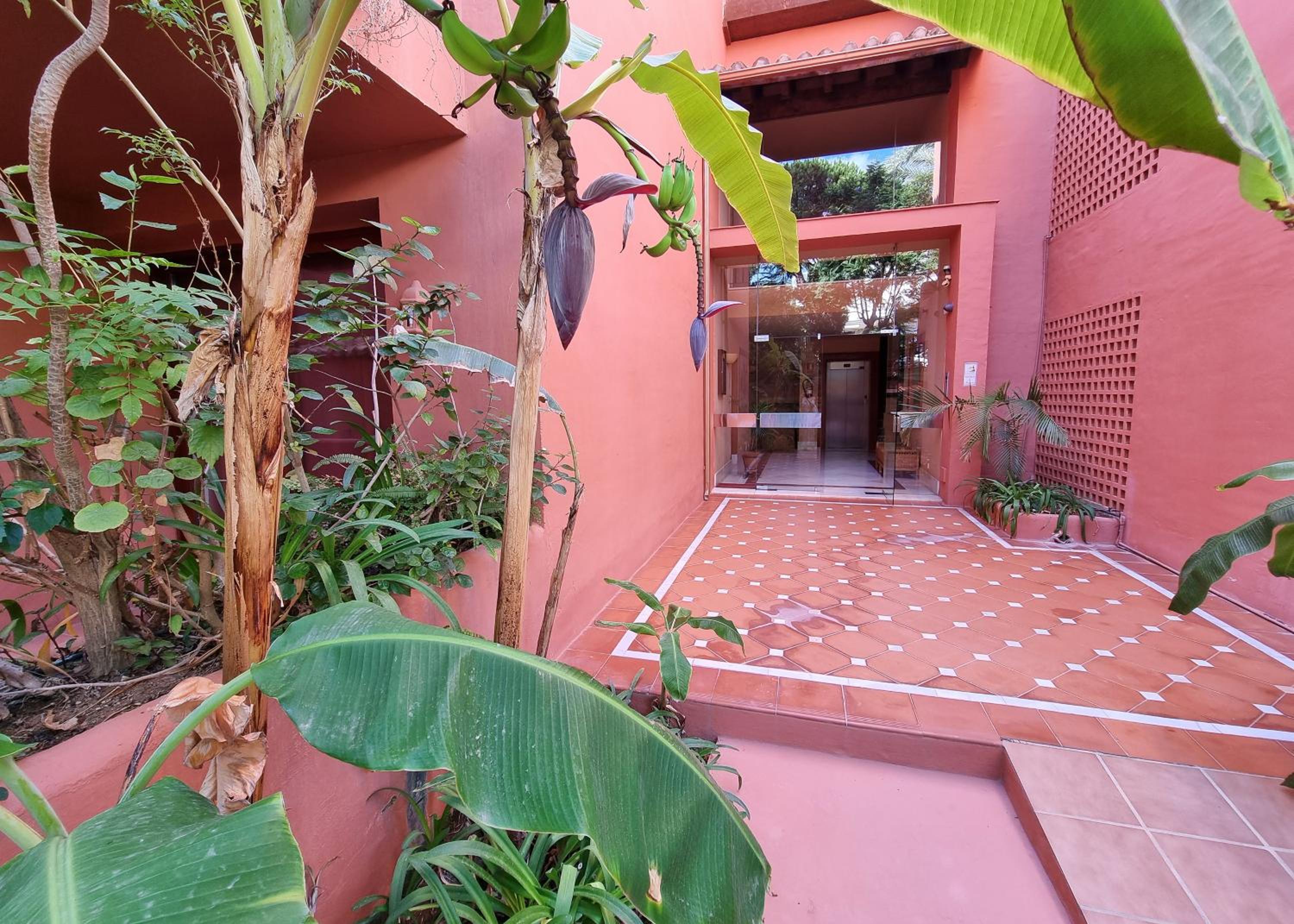 Luxury Apartment in Jardines De Don Carlos