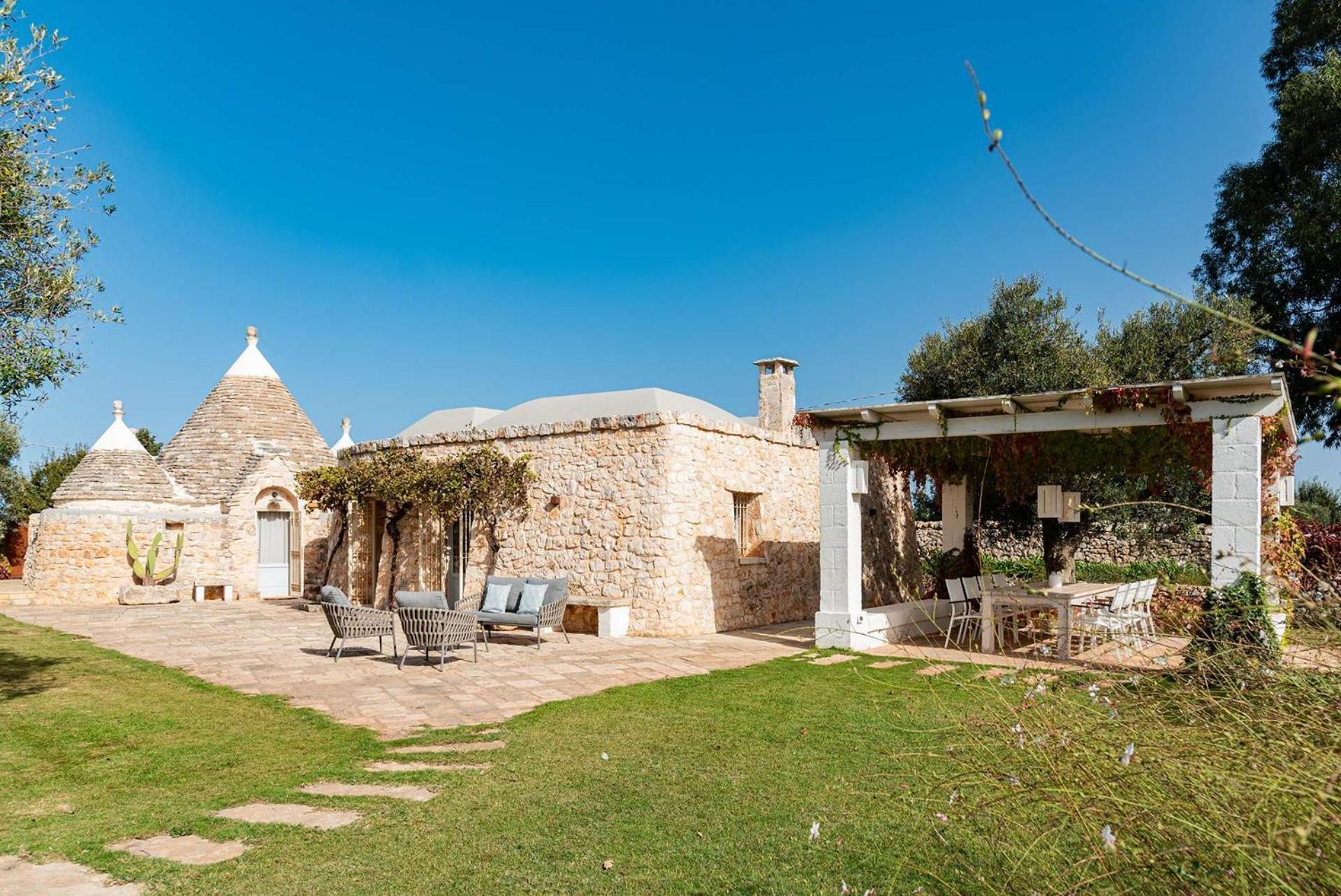 Trullo La Specchia view 2
