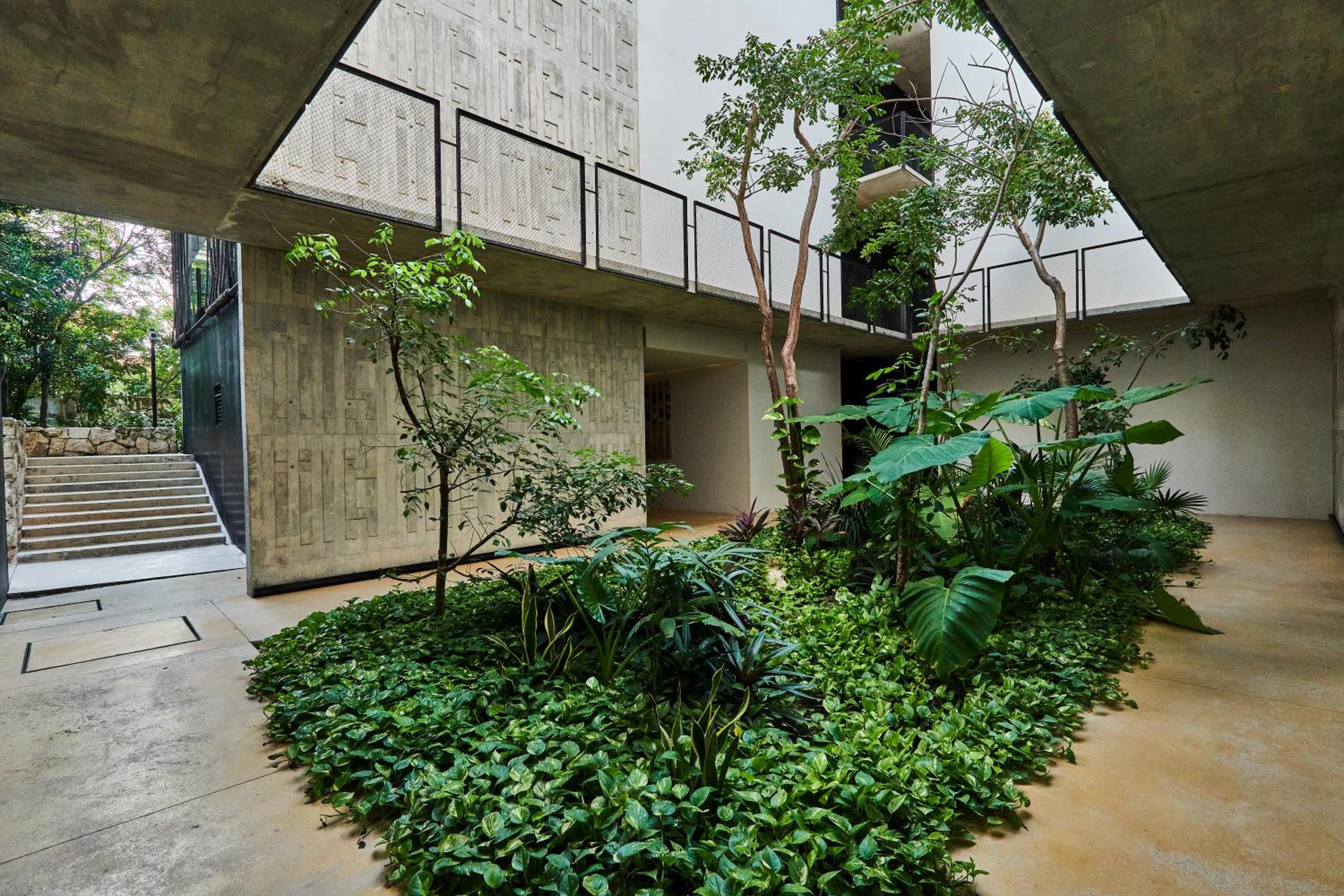 Hotel James Bond - Centric studio & Private Plunge Pool & Beach club access - Image 1