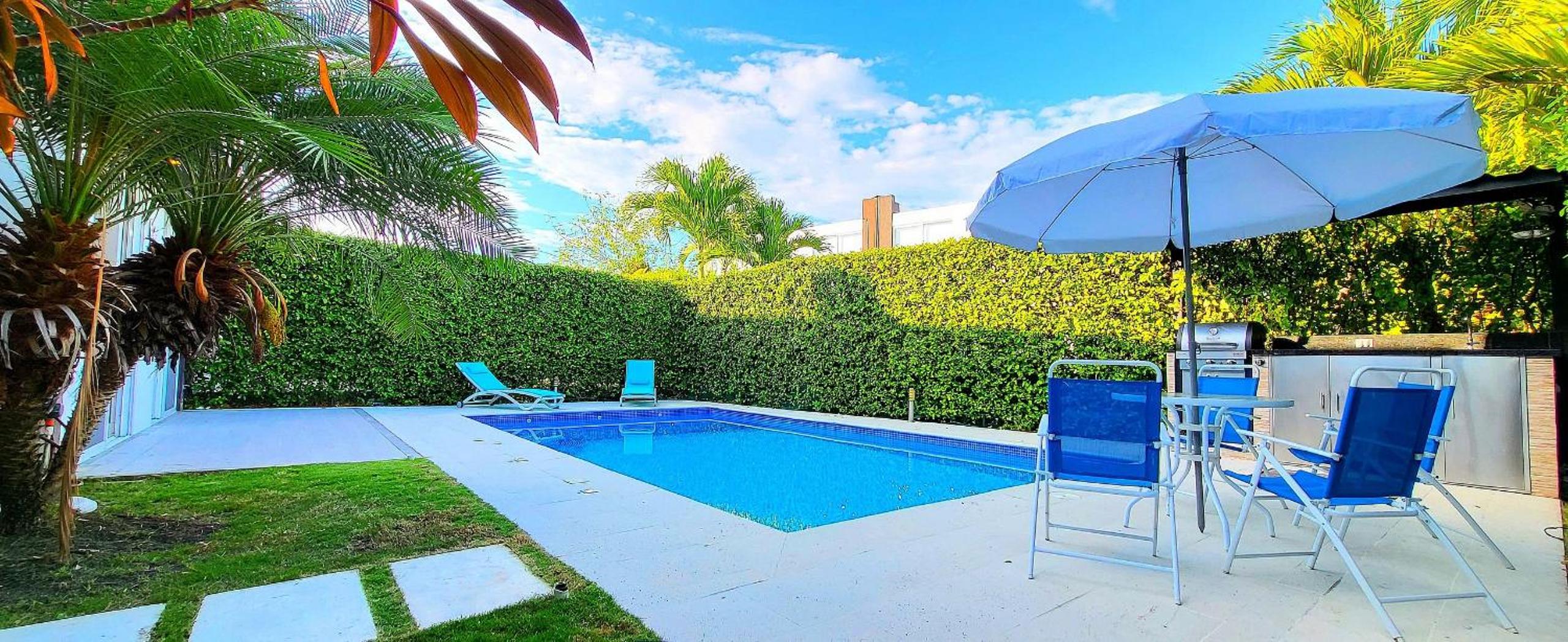 Encantadora CASA Piscina priv, Aire Acon, Wi-fi TV