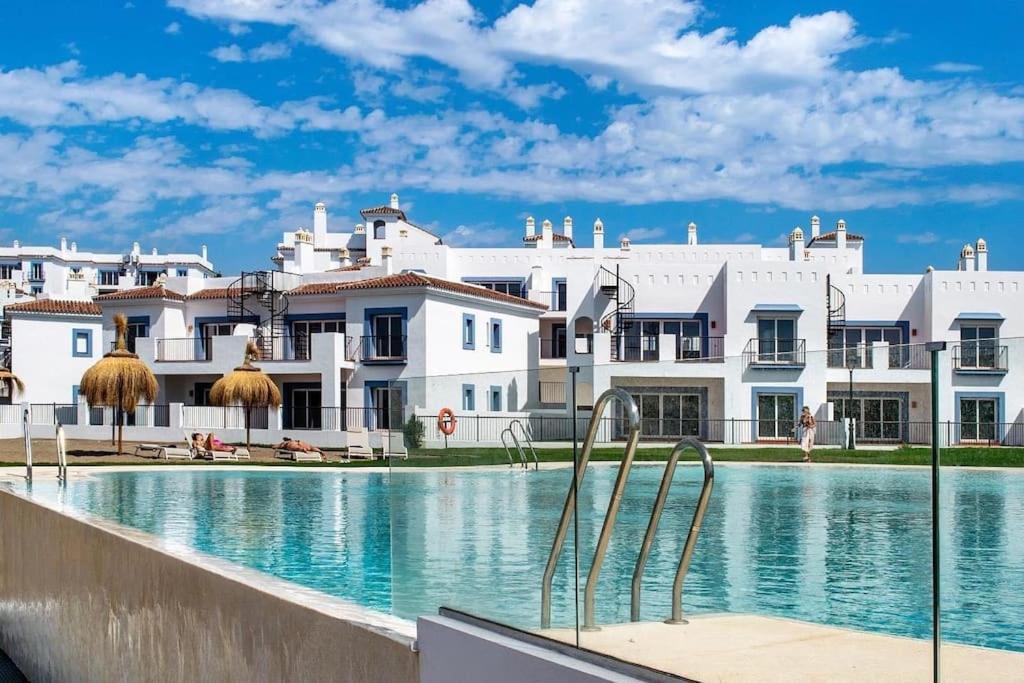 stunning apartment-7 people-6 pools.402 photo 4