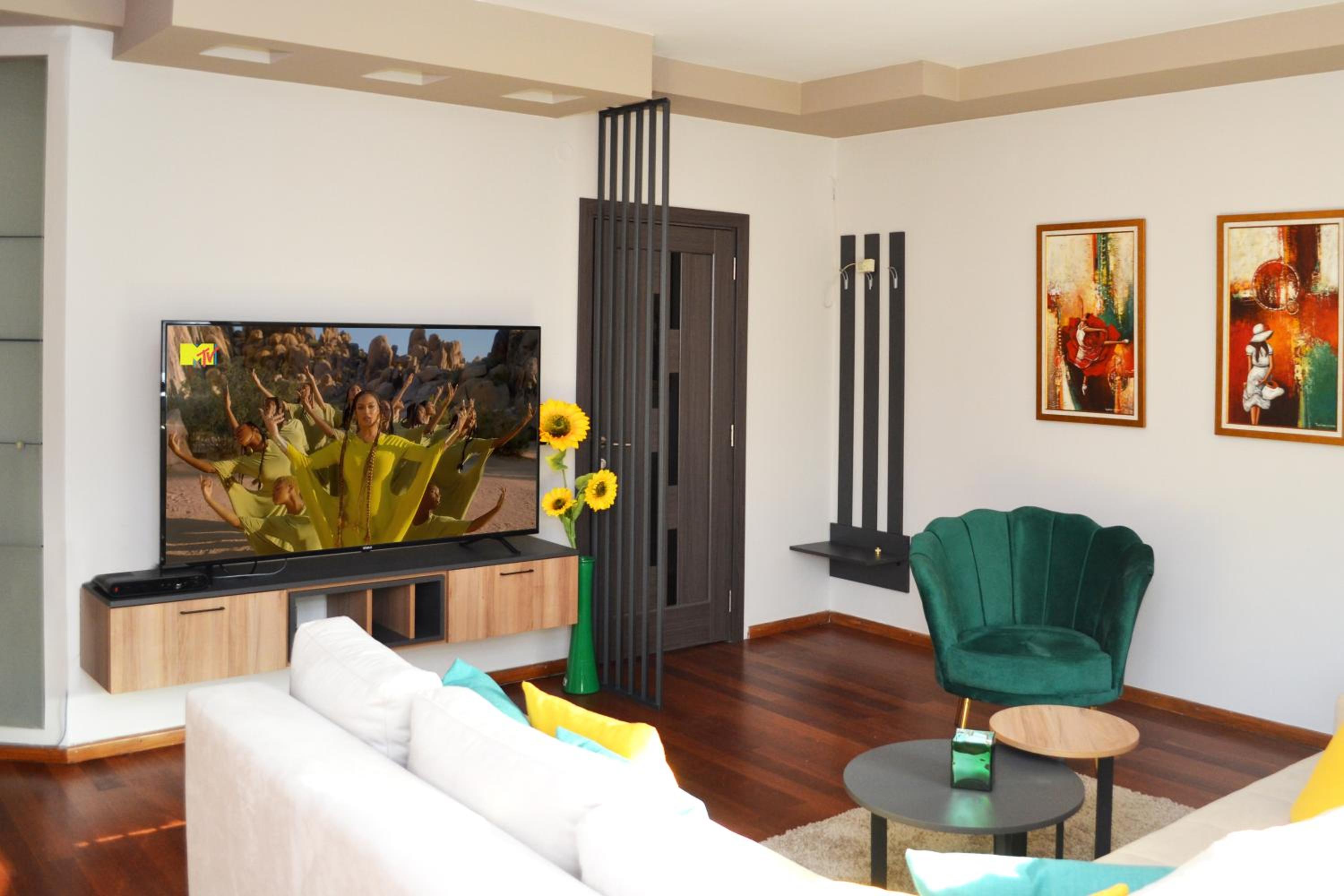 Balkan Beauty Stays by He-Ra Apartments Skopje view 2
