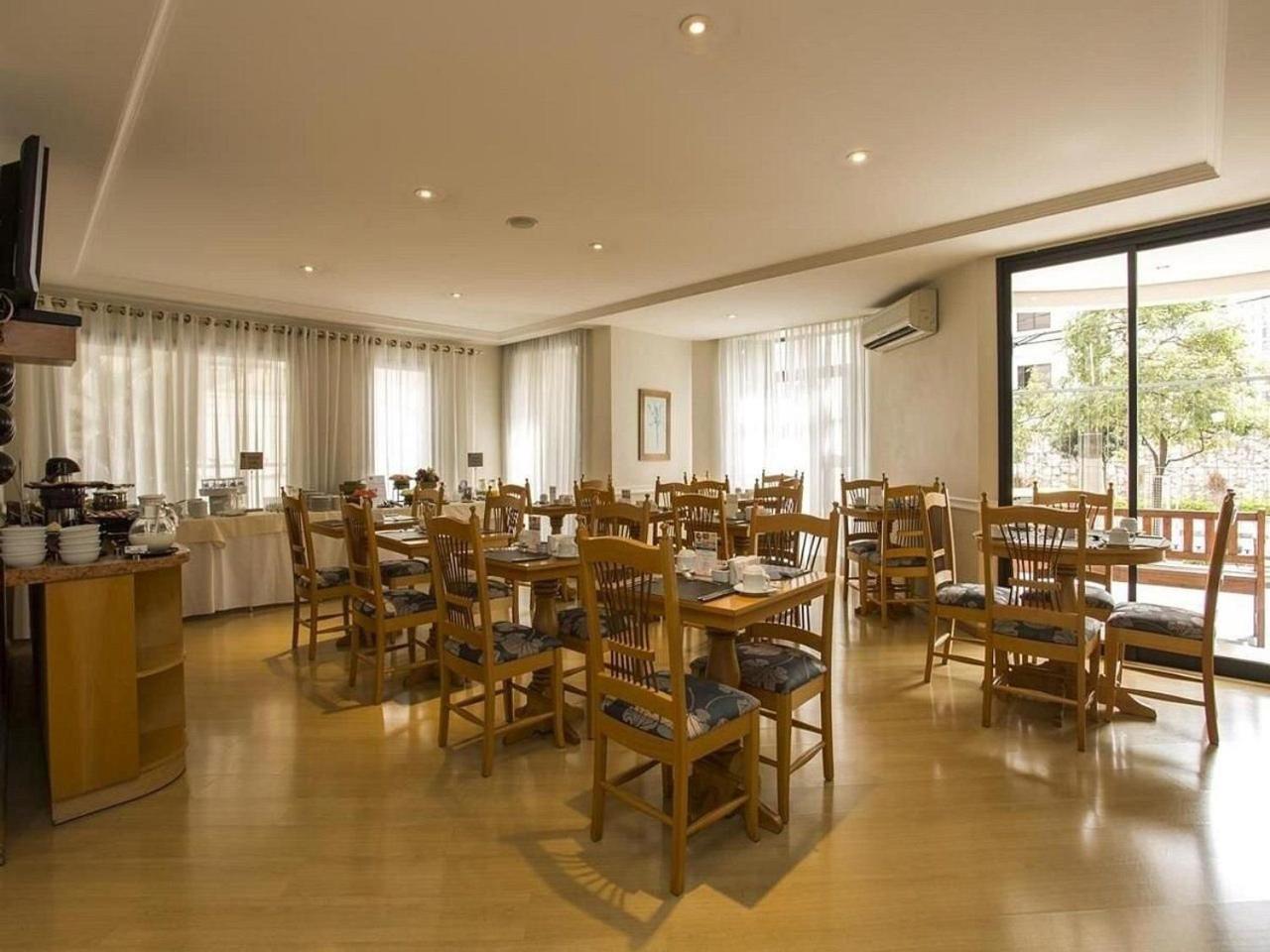 Flat Moderno c/ Janela Antirruído, Garagem, Piscina e Sauna