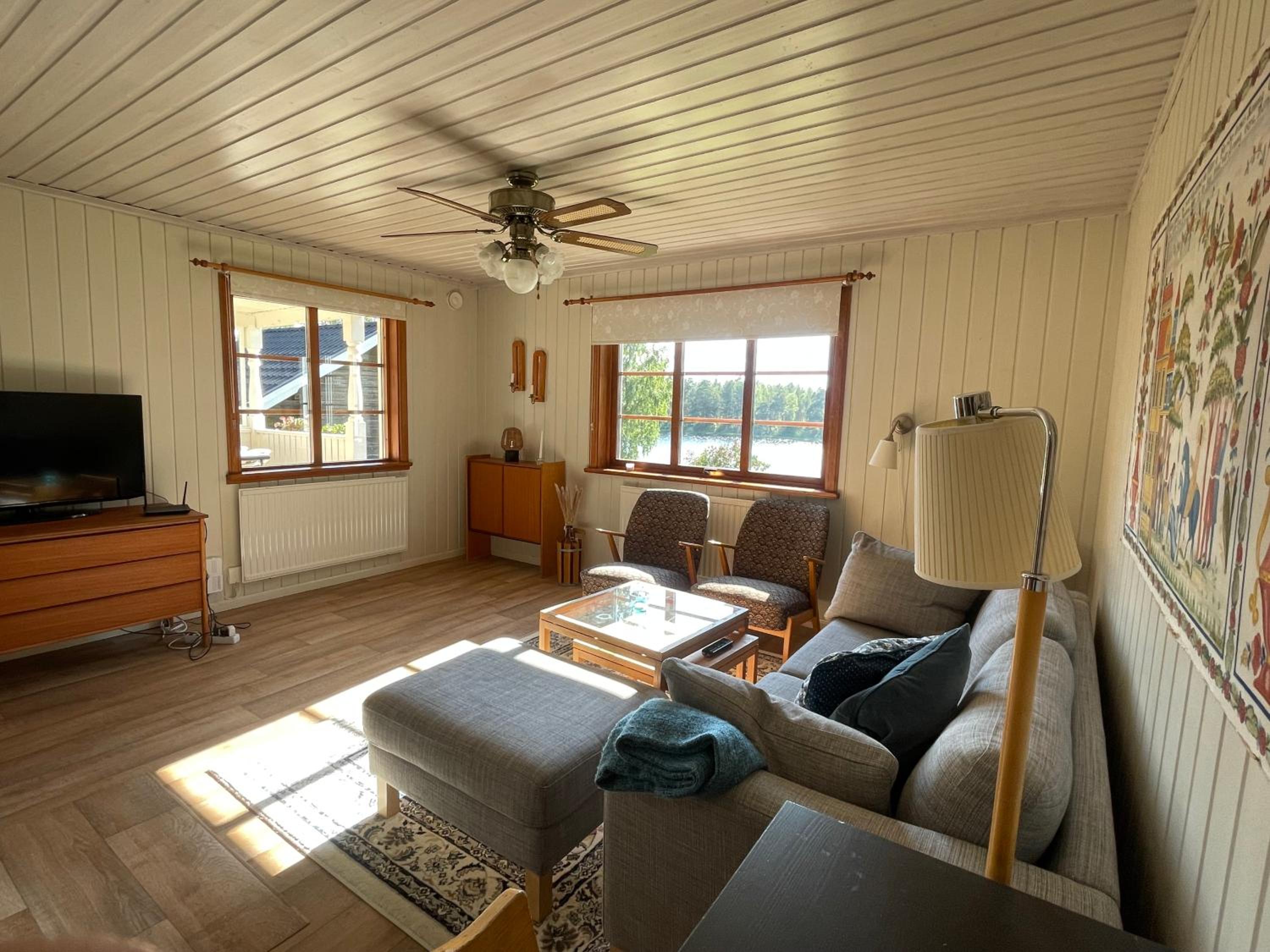 The Pintorp cabin by the lake view 4