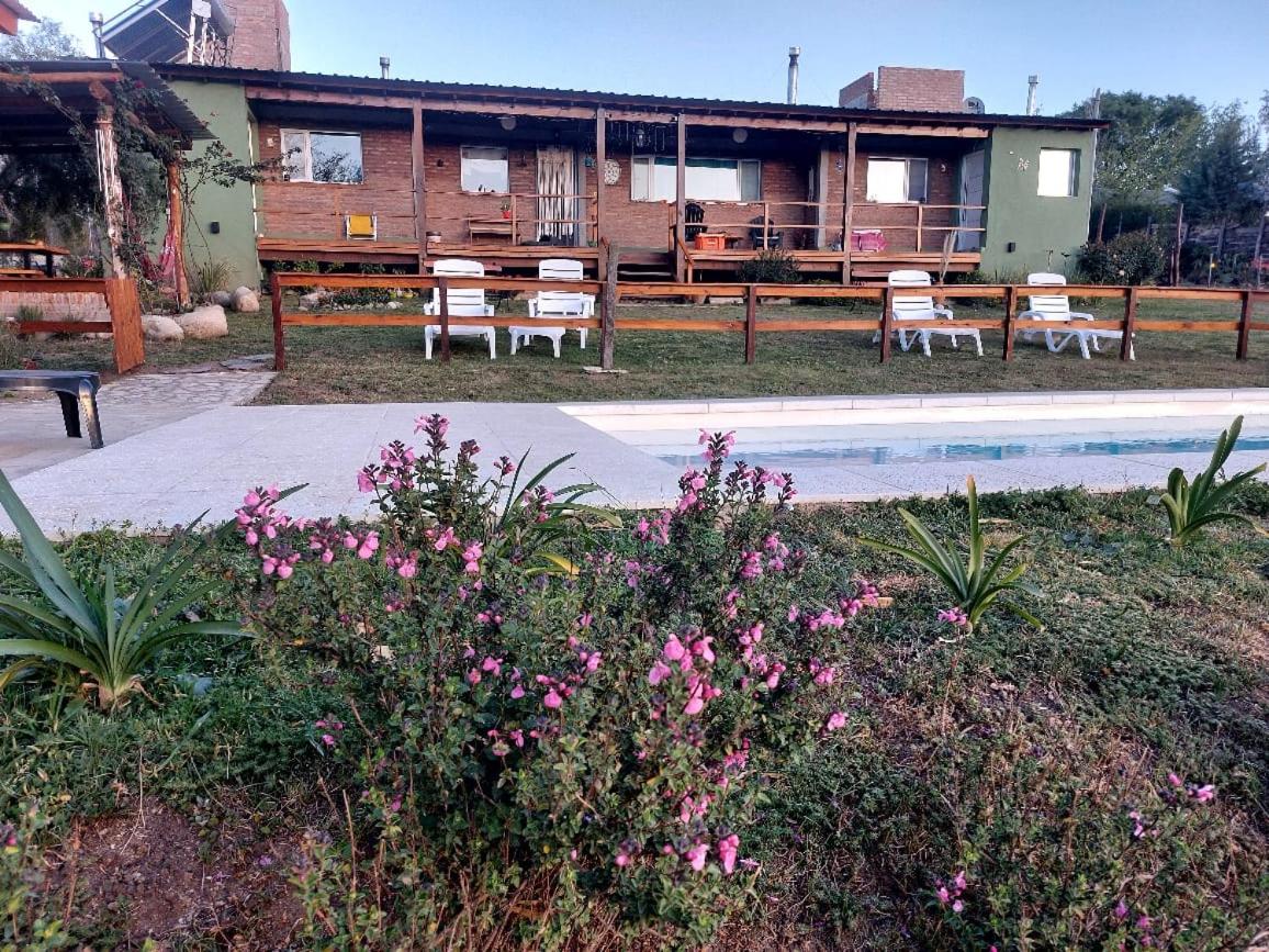 Abrazados Suites del Valle