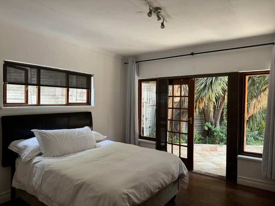 Johannesburg Vacations - Beautiful Sandton Family Home - Property Image 25