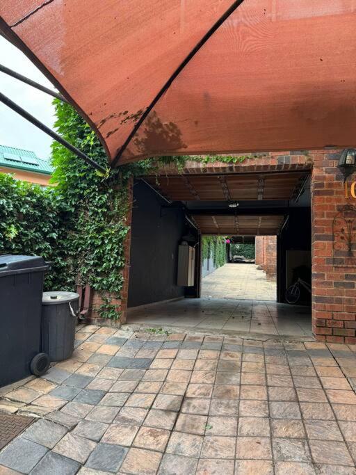 Johannesburg Vacations - Beautiful Sandton Family Home - Property Image 27