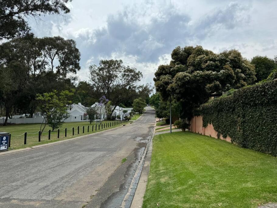 Johannesburg Vacations - Beautiful Sandton Family Home - Property Image 32