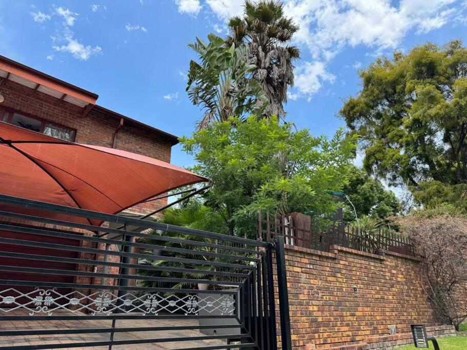 Johannesburg Vacations - Beautiful Sandton Family Home - Property Image 39