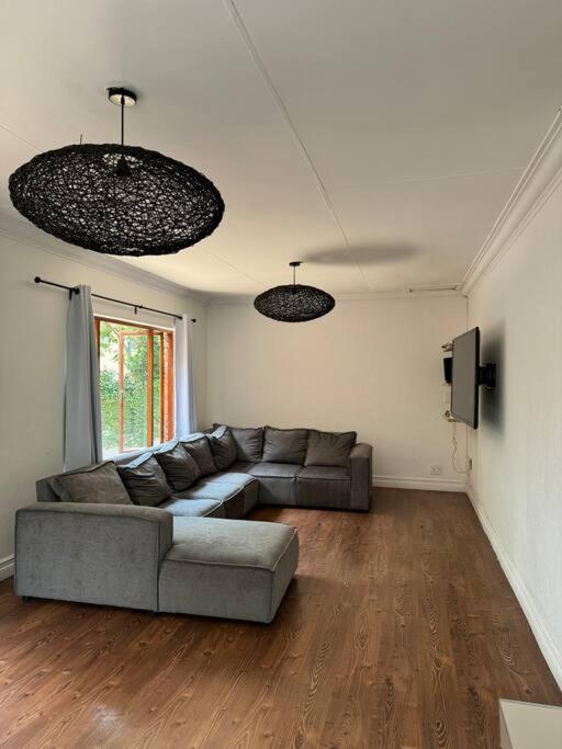 Johannesburg Vacations - Beautiful Sandton Family Home - Property Image 43