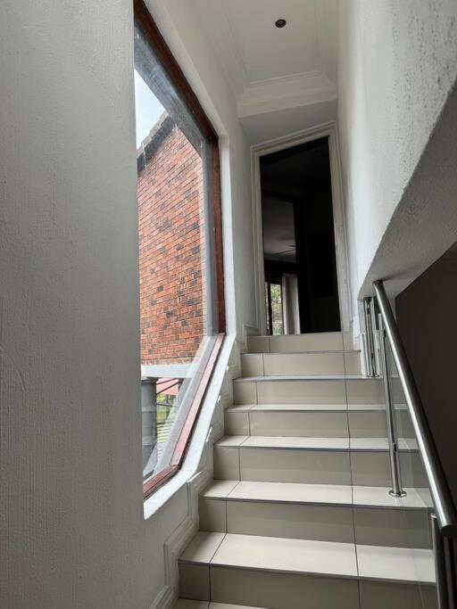 Johannesburg Vacations - Beautiful Sandton Family Home - Property Image 6