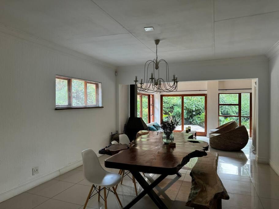 Johannesburg Vacations - Beautiful Sandton Family Home - Property Image 7
