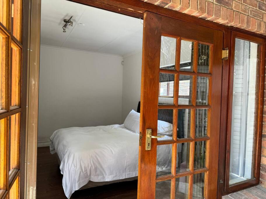 Johannesburg Vacations - Beautiful Sandton Family Home - Property Image 10
