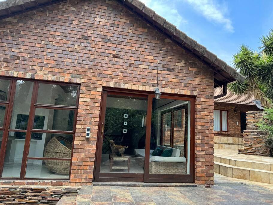 Johannesburg Vacations - Beautiful Sandton Family Home - Property Image 14