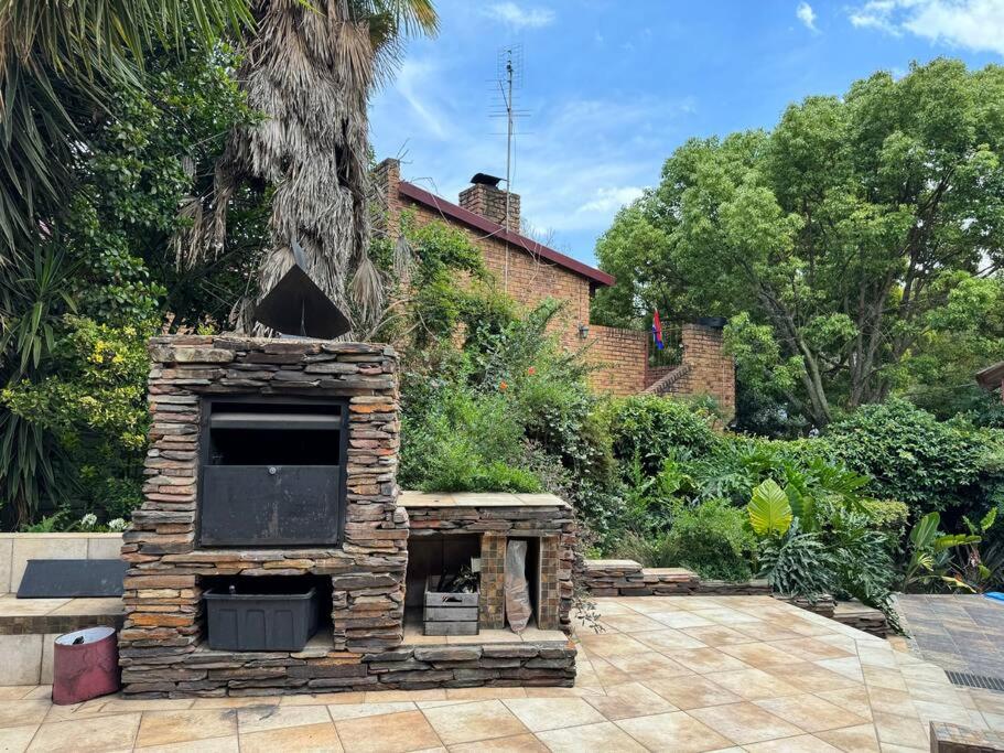 Johannesburg Vacations - Beautiful Sandton Family Home - Property Image 15
