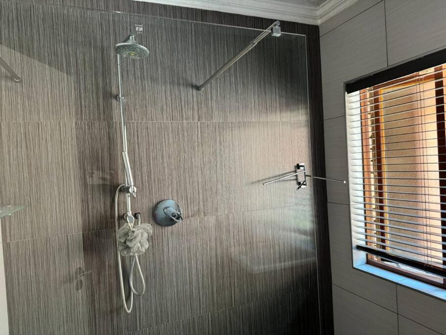 Johannesburg Vacations - Beautiful Sandton Family Home - Property Image 21