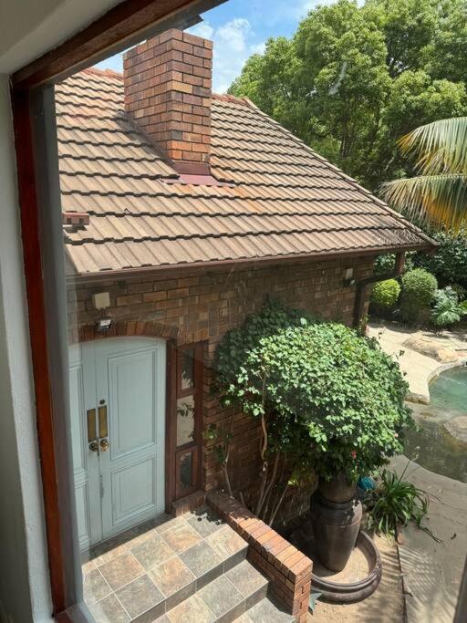 Johannesburg Vacations - Beautiful Sandton Family Home - Property Image 22