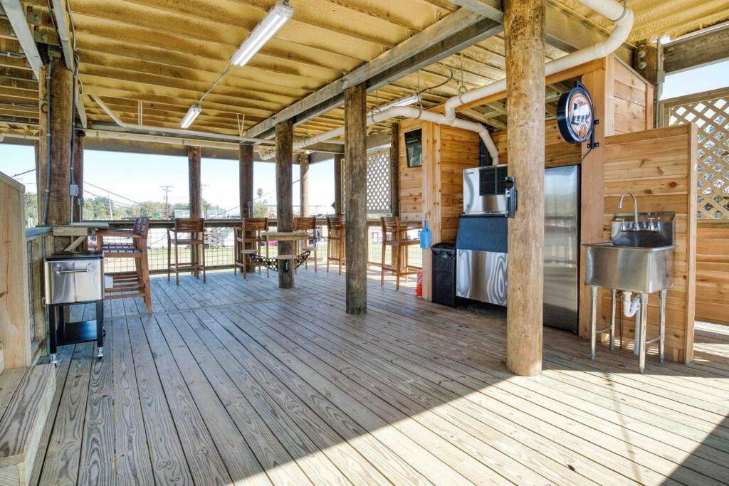 Camp Conex Hopedale, La view 4