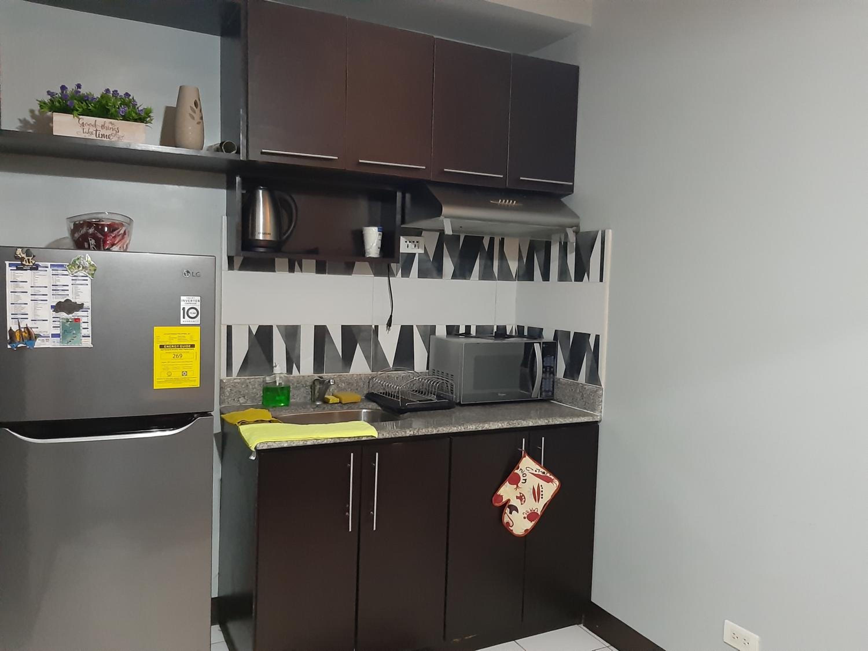 1BR with Balcony Overlooking Pool Chateau Elysee Near NAIA view 2