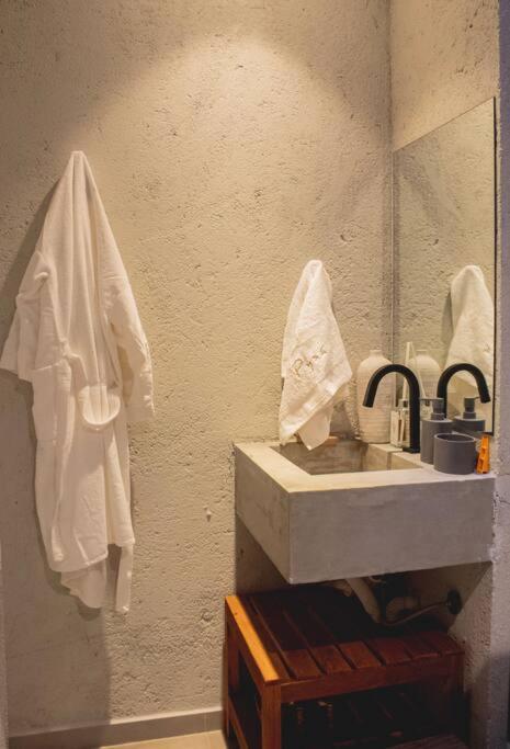 Casa Zero Meia Pysá, Milagres