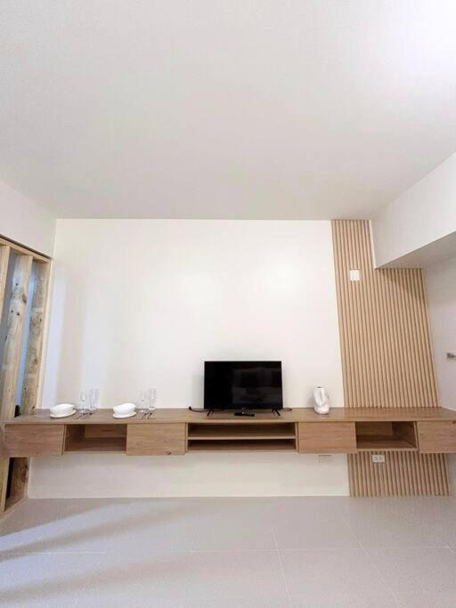 Dreamy Aesthetic Suite in City Center view 4