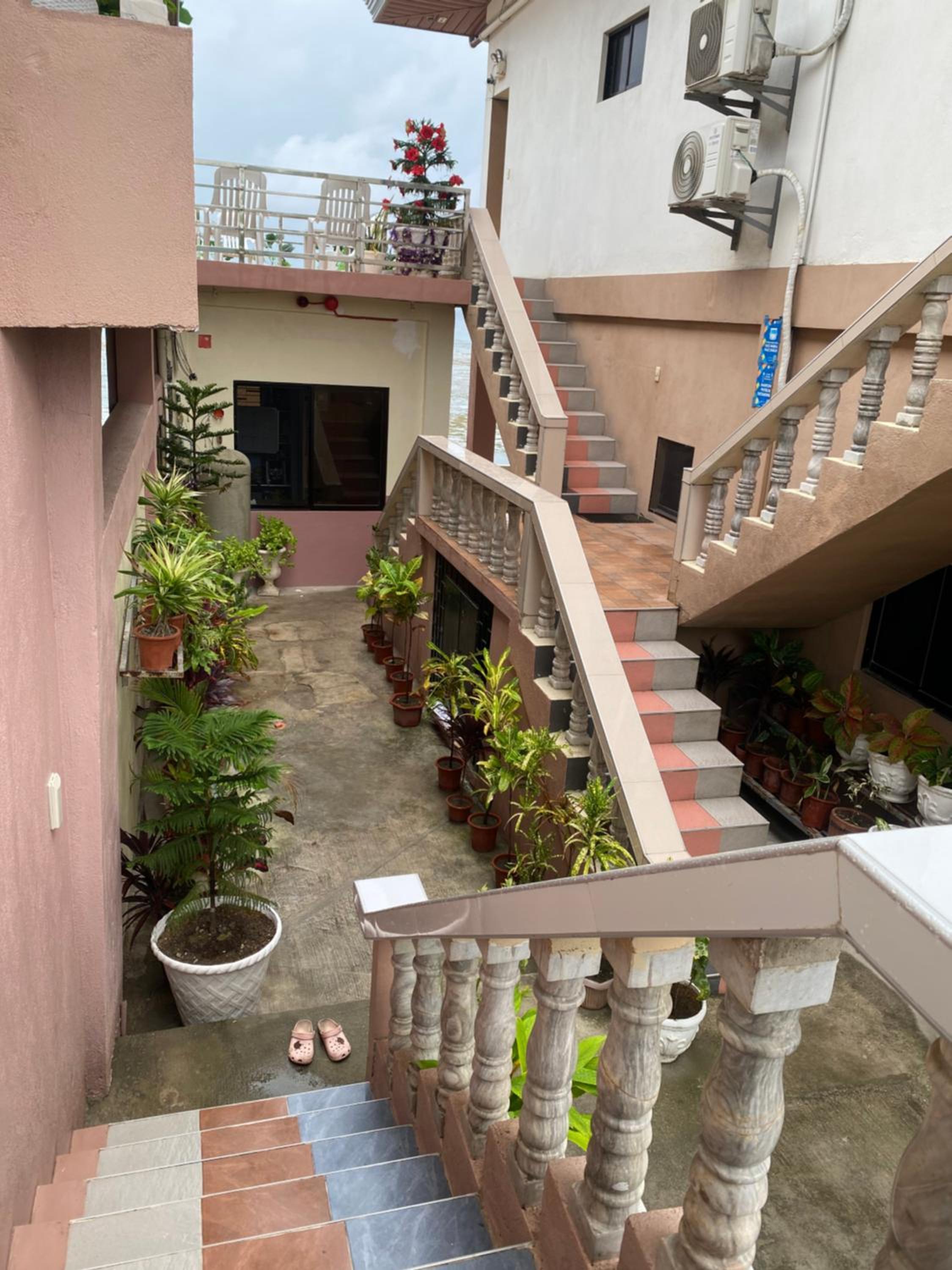 Kellocks' Seaview Apartelle view 2