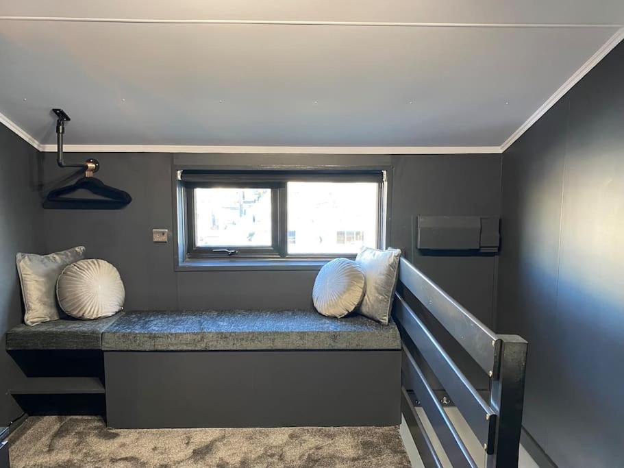 Seascape - Floating Home at Brighton Marina with free Parking view 4
