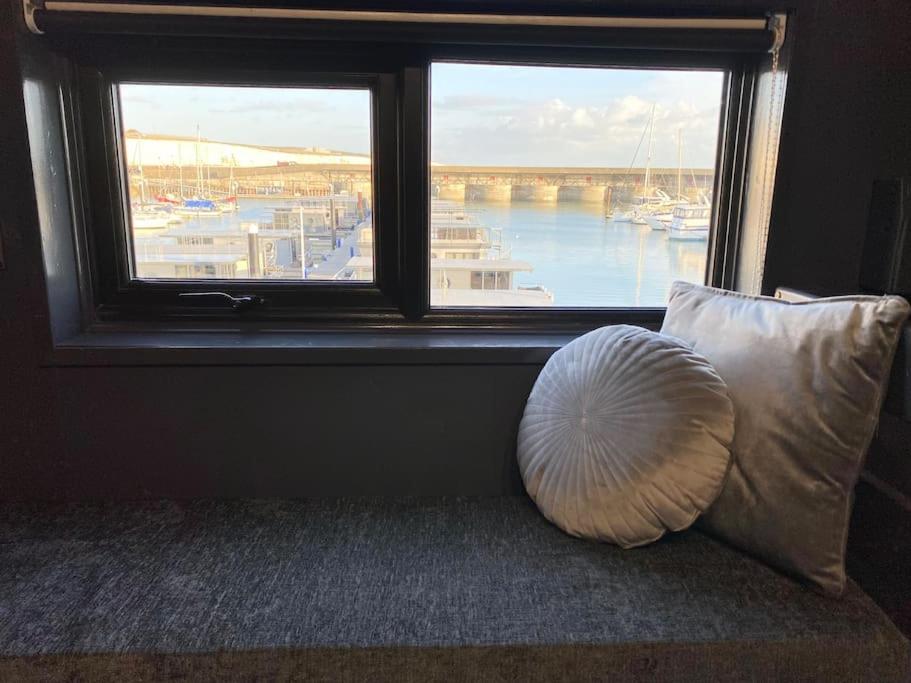 Seascape - Floating Home at Brighton Marina with free Parking view 5
