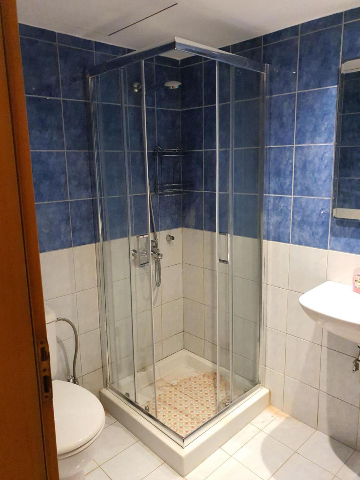 Quiet apartment with easy access to attractions. photo 4
