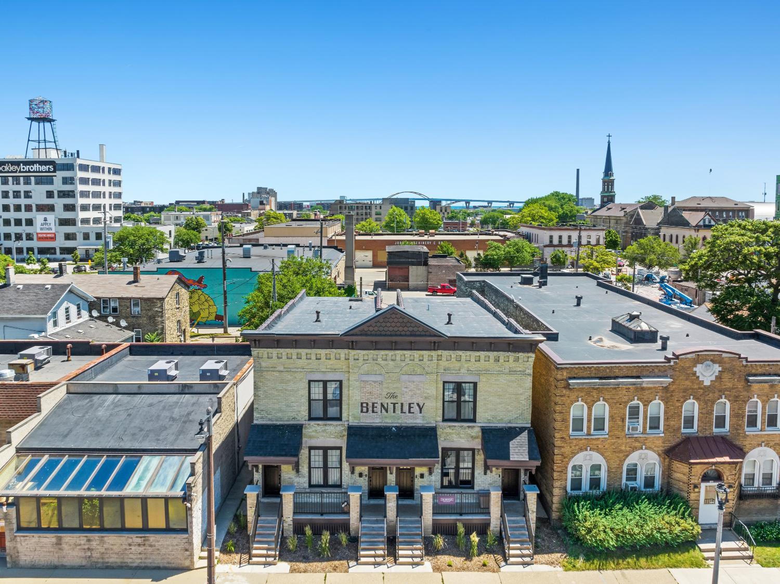 King Sweet, 2bd, 1 bath, in Historic Walker's Point view 3