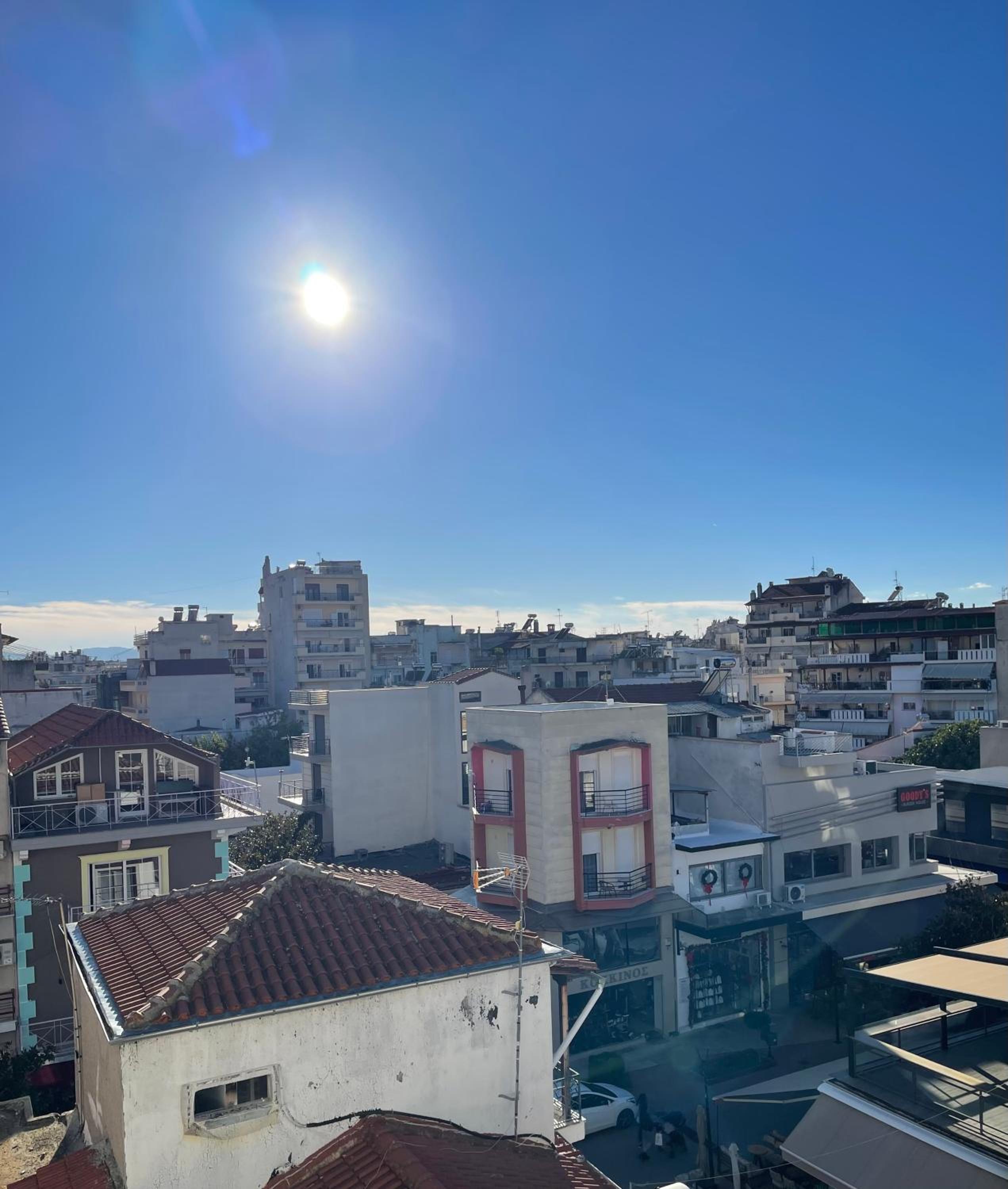 Sunny apartment photo 4