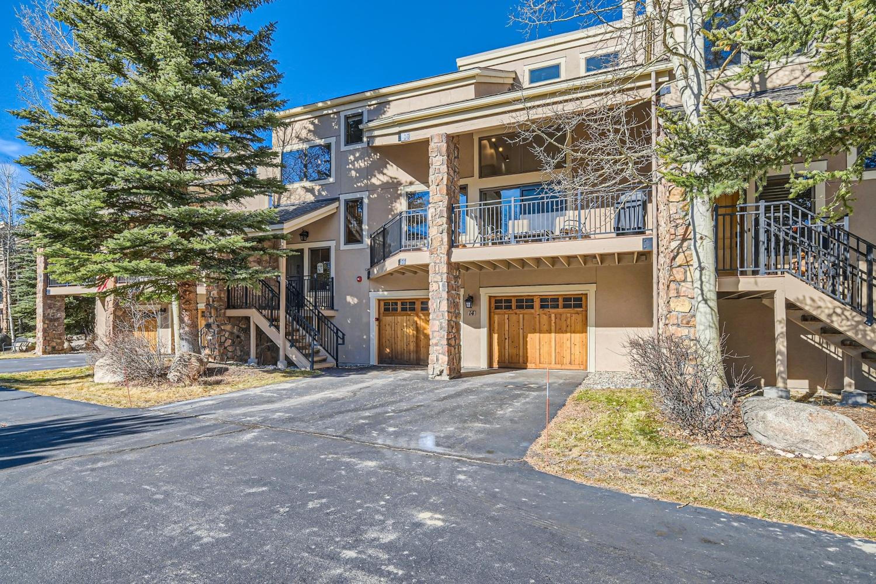 Private HOT TUB,Clubhouse access, Close to Slopes home view 3