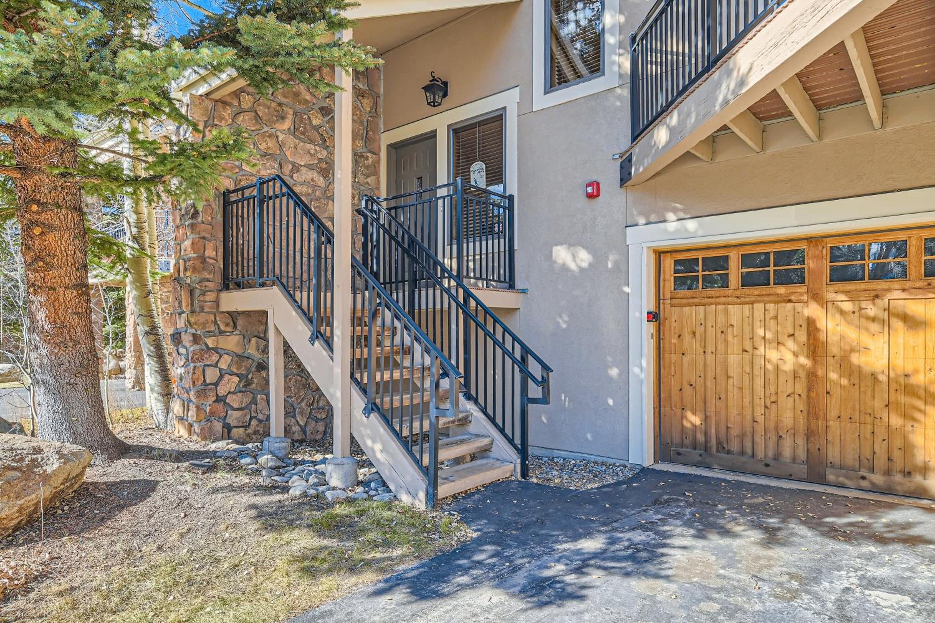 Private HOT TUB,Clubhouse access, Close to Slopes home view 4