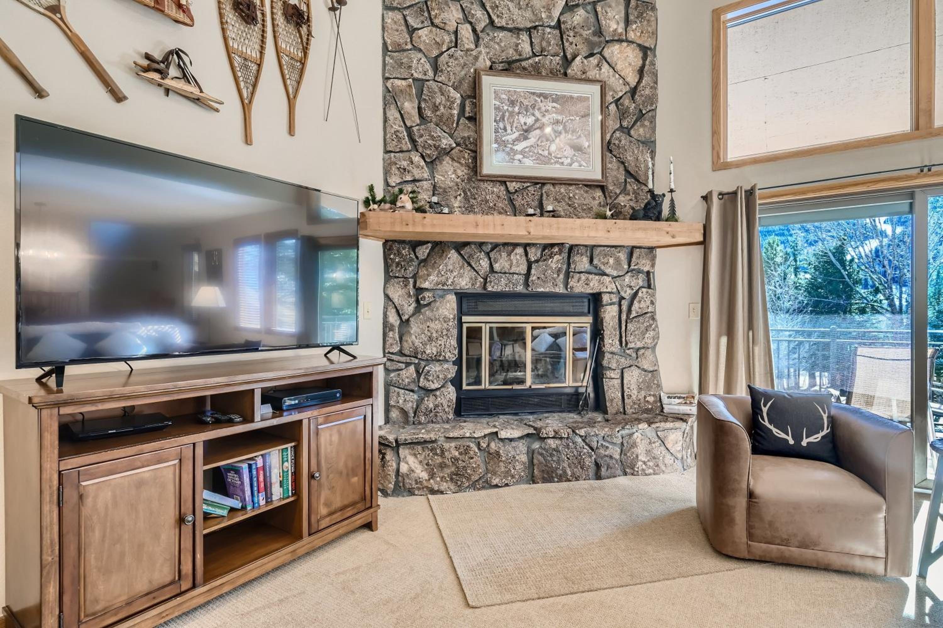 Private HOT TUB,Clubhouse access, Close to Slopes home view 5