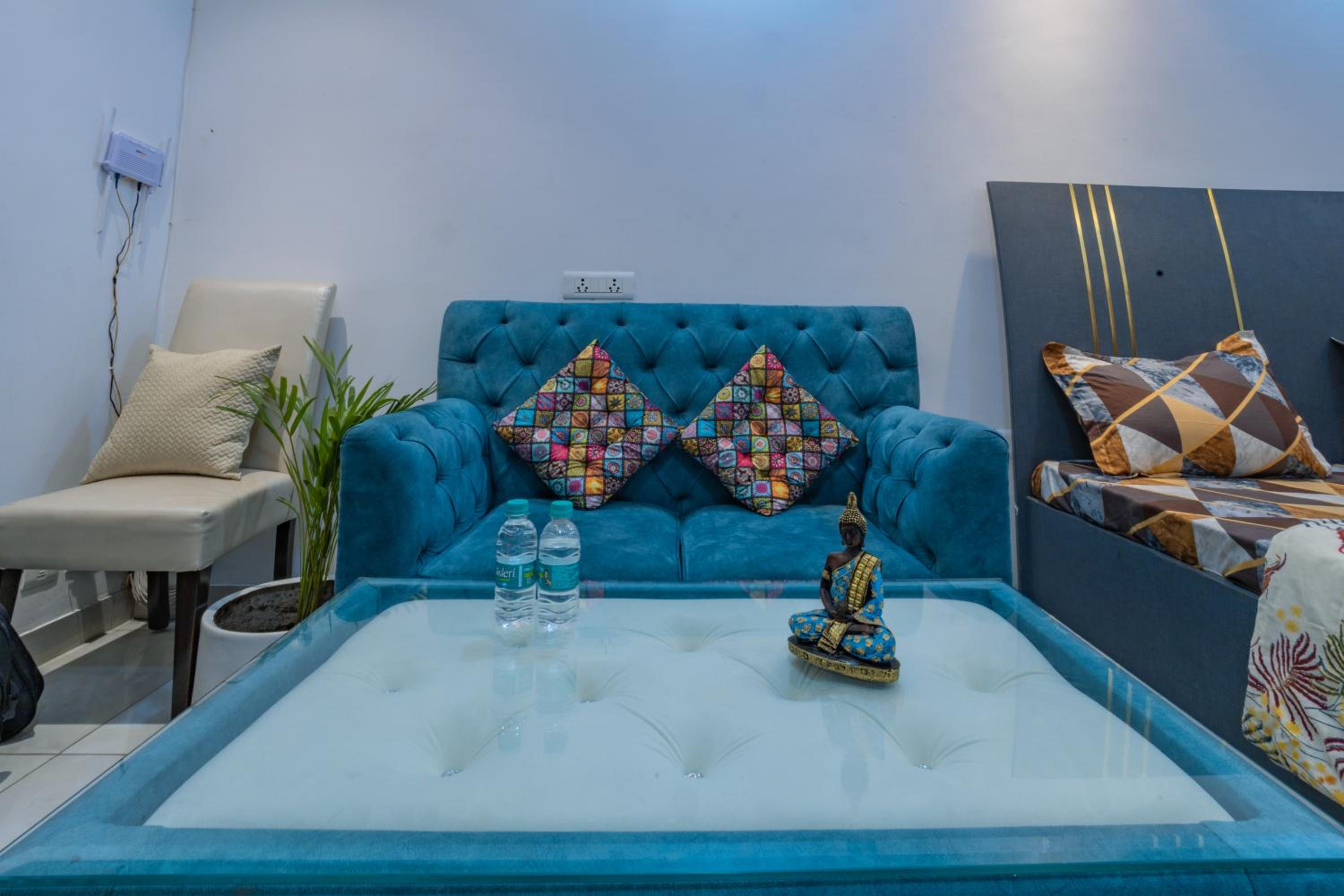 The Taj Studios-Best HomeStay Couple Friendly In Central Noida #NorthEye view 5