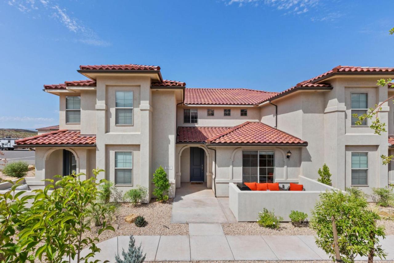 Hotel Adventure Base Camp: Pet-friendly With Resort Living-pool, Arcade, Pickle-ball!