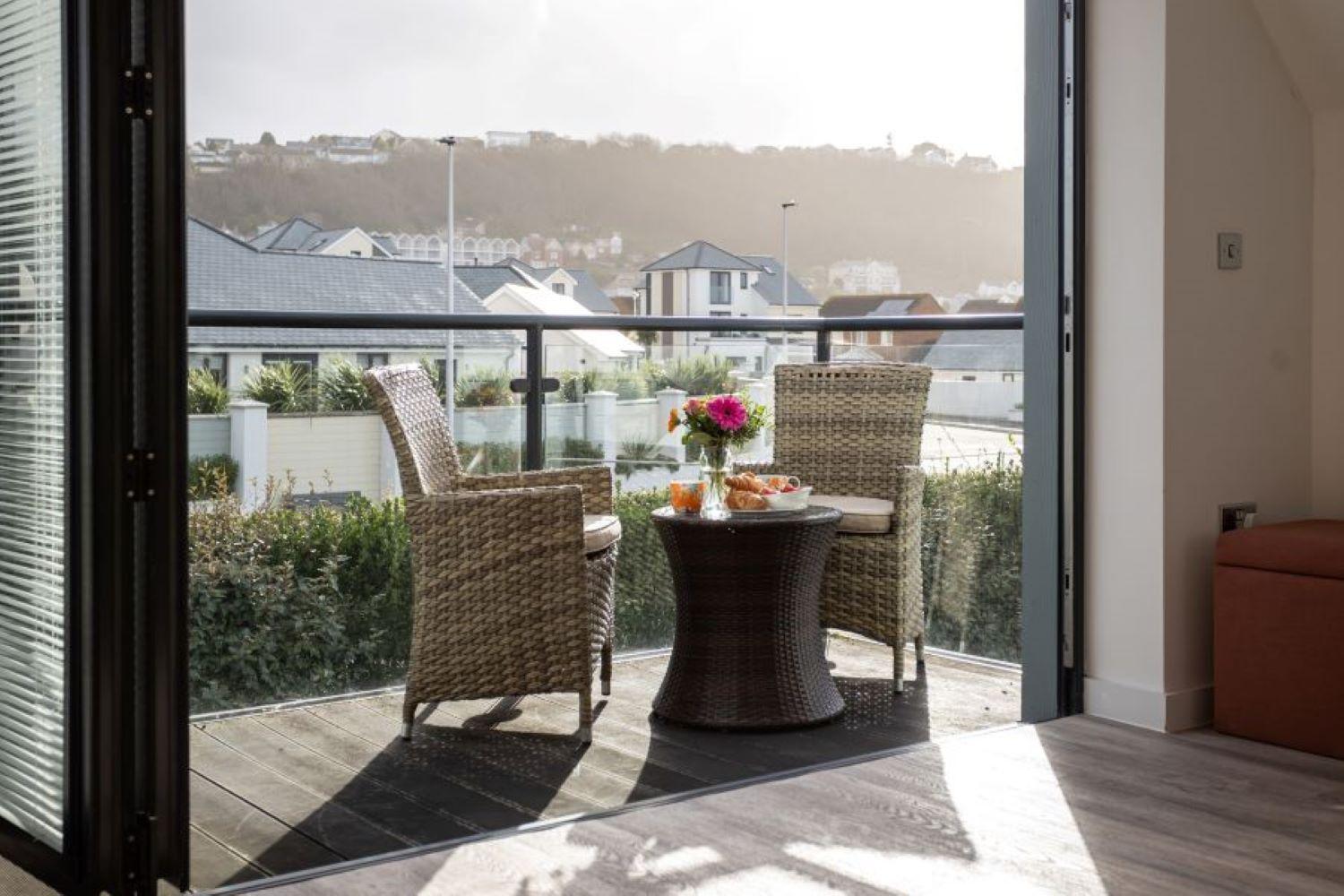 Attractive pet friendly beach house with hot tub view 4