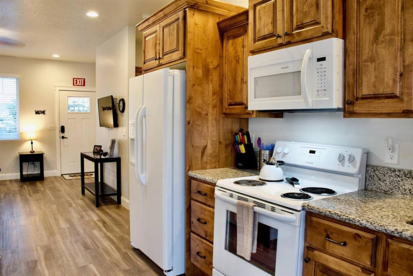 ZC4 Pet Friendly Home Near Zion view 2