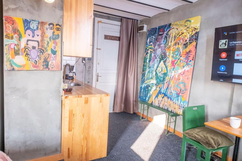 Modern Apartment with Views