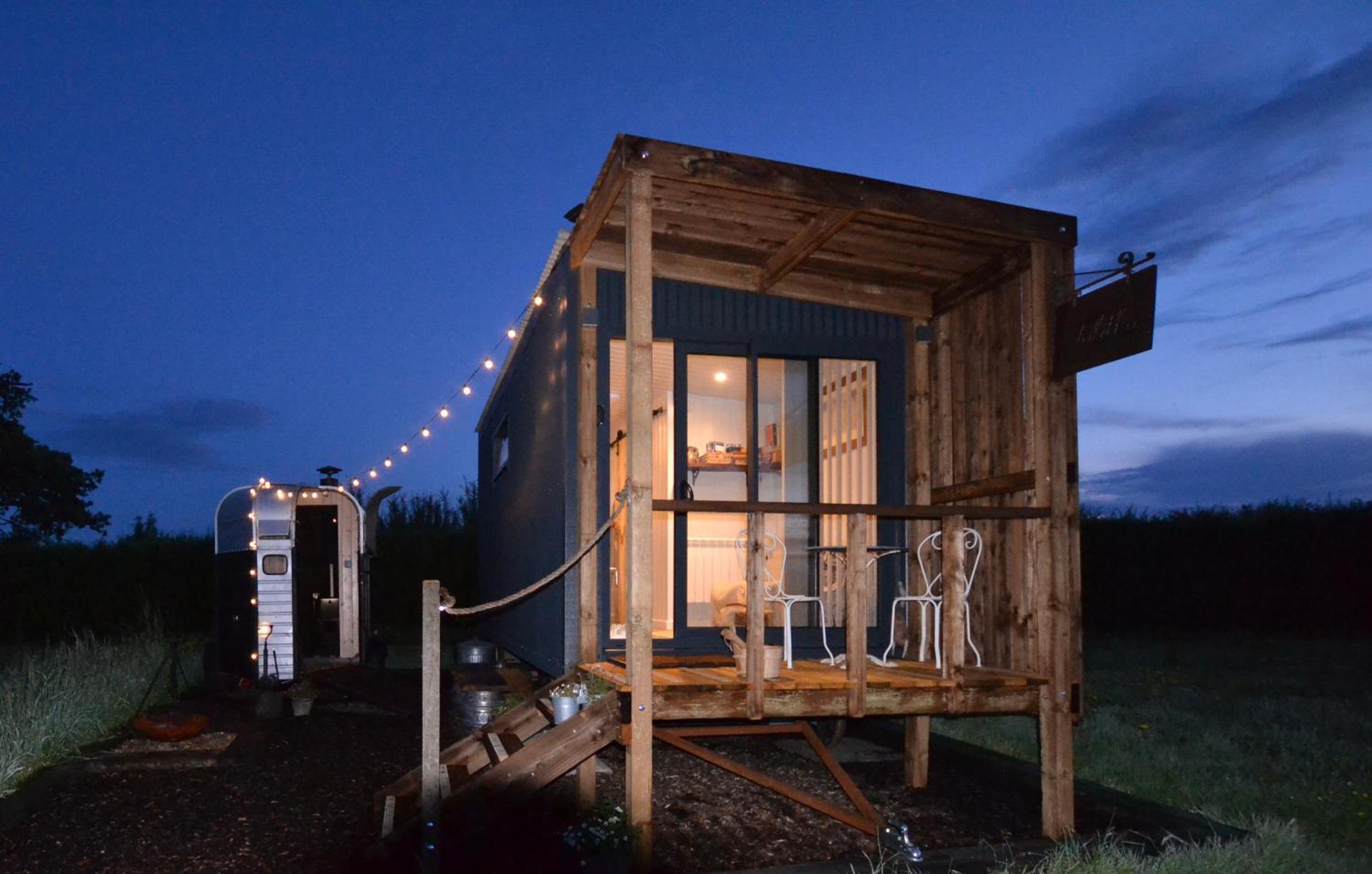 Hotel Twin Barn Shepherd’s Huts